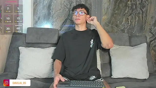 Daviid laidd online show from November 2025 10:32:01 PM