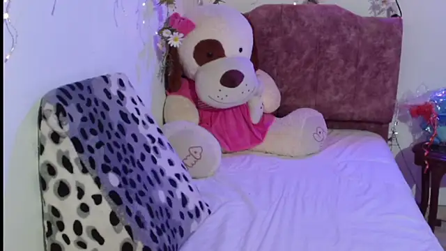 italagomez  online show from December 2025 11:21:02 PM