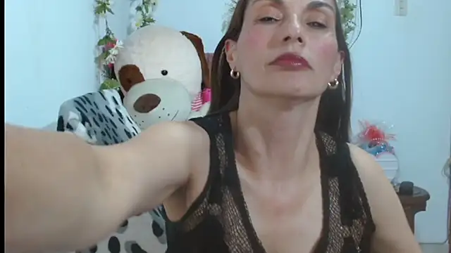 Snapshot of italagomez_ chatting on October 2025 11:50:02 PM italagomez online show from October 2025 11:50:02 PM