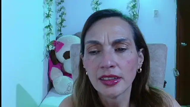 Snapshot of italagomez_ chatting on November 2025 11:10:01 PM italagomez online show from November 2025 11:10:01 PM