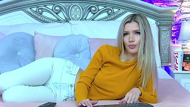 IvySamek online show from November 2025 08:09:01 PM