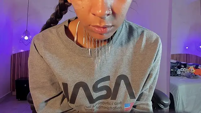 IamNayuta online show from November 2025 07:40:01 PM