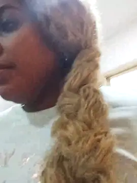 ELLA KELLY online show from December 2025 01:00:01 PM