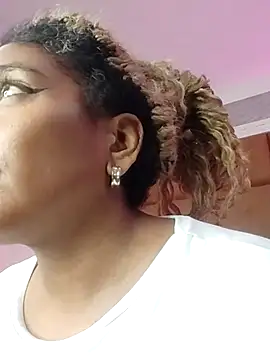 Snapshot of ELLA_KELLY chatting on October 2025 12:16:02 PM ELLA KELLY online show from October 2025 12:16:02 PM