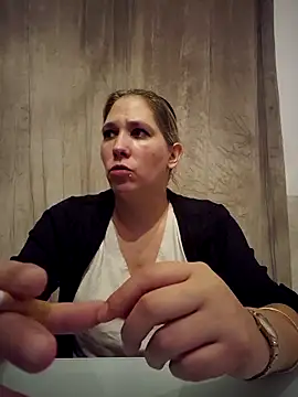 Snapshot of Chatonne69 chatting on November 2025 04:37:02 AM Chatonne69 online show from November 2025 04:37:02 AM