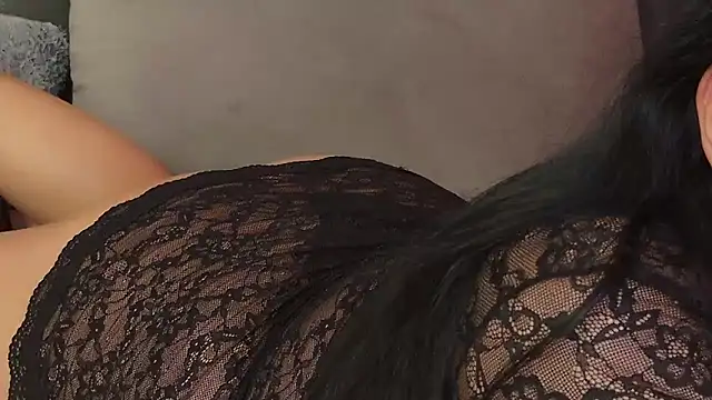 Snapshot of KrisNoir chatting on October 2025 06:45:01 AM KrisNoir online show from October 2025 06:45:01 AM