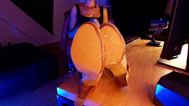 Pia mo online show from October 2025 03:16:01 AM