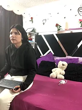 Snapshot of 1lovelygirls chatting on September 2025 12:00:02 PM 1lovelygirls online show from September 2025 12:00:02 PM