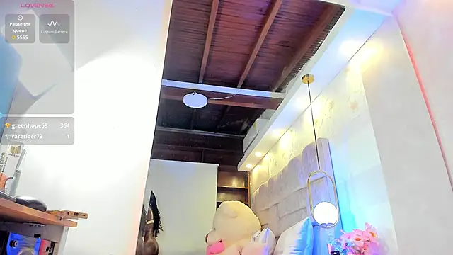 amina west online show from October 2025 10:42:02 PM