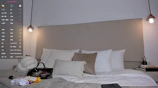 JennSanz online show from December 2024 04:15:01 AM