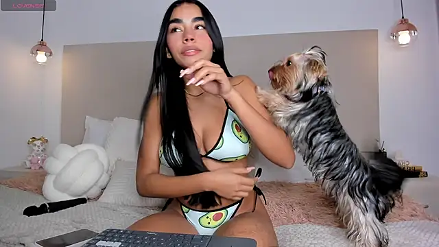 JennSanz online show from December 2024 02:10:01 AM