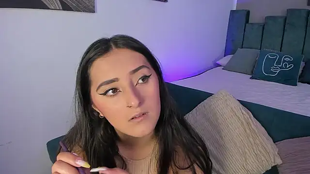 Kathia Morelli online show from November 2025 01:04:01 PM