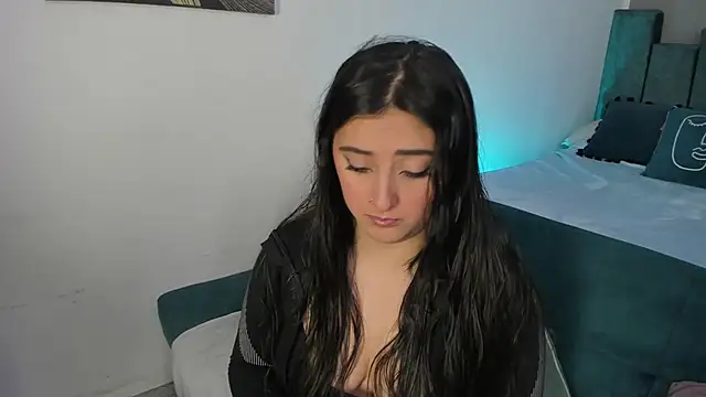 Kathia Morelli online show from October 2025 12:02:01 PM
