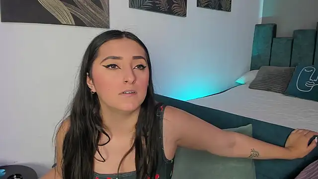 Kathia Morelli online show from October 2025 12:18:01 PM