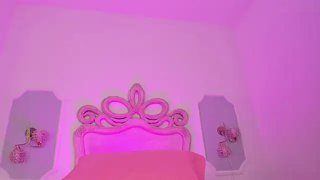 Sara  Williams online show from November 2025 03:32:01 AM