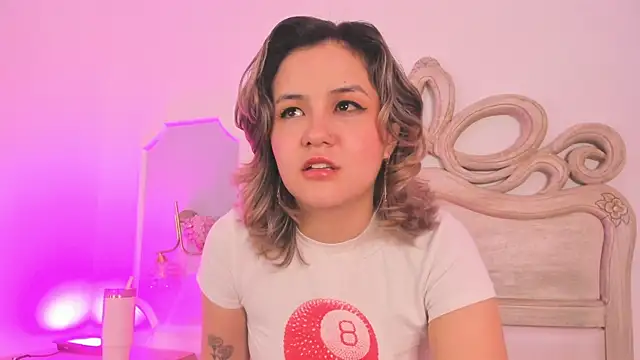 Sara  Williams online show from November 2025 04:00:02 AM