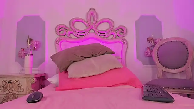 Sara  Williams online show from November 2025 03:44:01 AM