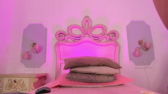 Sara  Williams online show from November 2025 03:51:02 AM