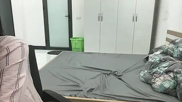 Louis Baby online show from November 2025 05:46:01 PM