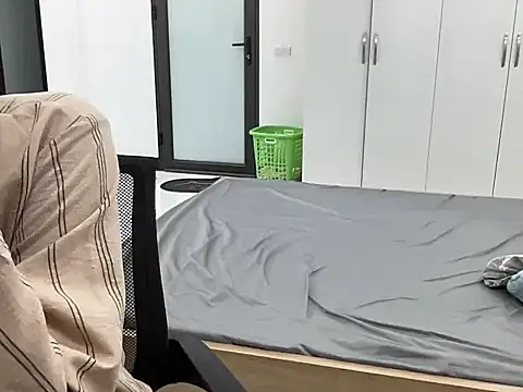 Louis Baby online show from November 2025 05:13:01 PM