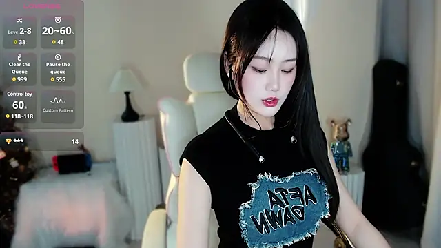 Snapshot of Cartier-__Daji- chatting on January 2025 11:07:01 PM Cartier-  Daji- online show from January 2025 11:07:01 PM