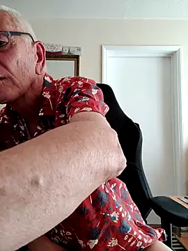 Snapshot of cutaboverest chatting on October 2025 03:05:02 PM cutaboverest online show from October 2025 03:05:02 PM