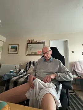 Snapshot of cutaboverest chatting on February 2026 04:03:01 PM cutaboverest online show from February 2026 04:03:01 PM