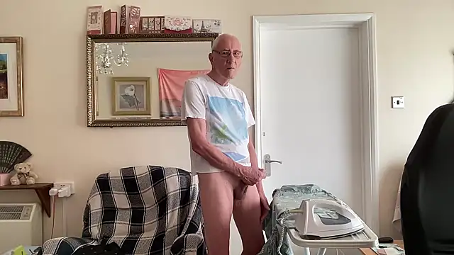 Snapshot of cutaboverest chatting on October 2025 02:49:02 PM cutaboverest online show from October 2025 02:49:02 PM