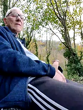 Snapshot of cutaboverest chatting on November 2025 03:37:01 PM cutaboverest online show from November 2025 03:37:01 PM