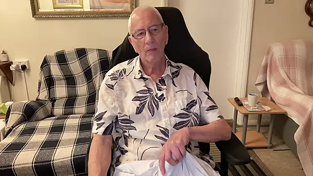 Snapshot of cutaboverest chatting on November 2025 04:43:02 PM cutaboverest online show from November 2025 04:43:02 PM