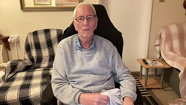 Snapshot of cutaboverest chatting on November 2025 06:00:02 PM cutaboverest online show from November 2025 06:00:02 PM