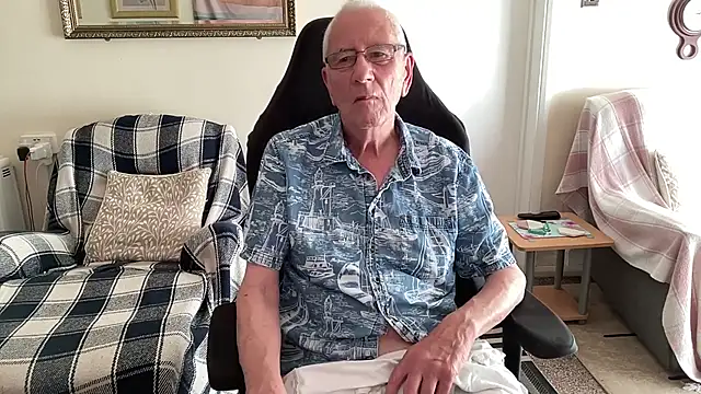 Snapshot of cutaboverest chatting on July 2026 04:50:01 PM cutaboverest online show from July 2026 04:50:01 PM