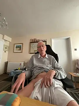 Snapshot of cutaboverest chatting on February 2026 04:05:01 PM cutaboverest online show from February 2026 04:05:01 PM