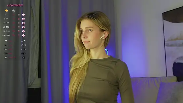 Fluffy-Angel online show from October 2025 05:03:01 PM