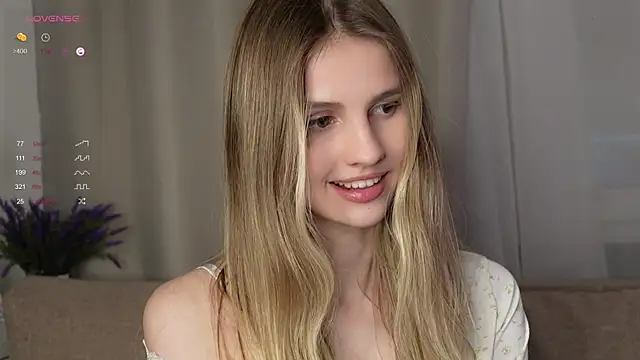 Fluffy-Angel online show from November 2025 04:40:01 PM