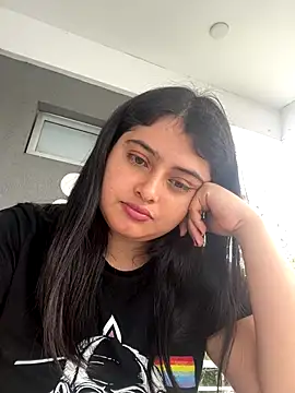 Stephania 18 online show from September 2025 06:43:02 PM