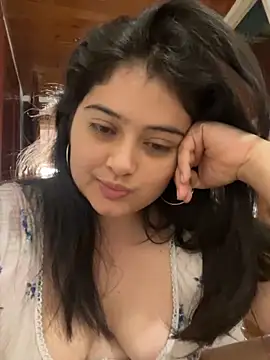 Stephania 18 online show from September 2025 08:09:01 PM