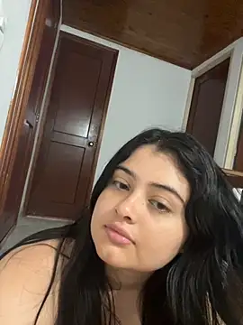 Stephania 18 online show from October 2025 08:32:02 PM