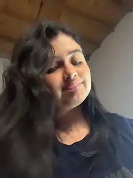 Stephania 18 online show from November 2025 06:56:01 PM