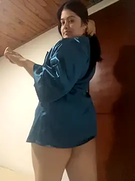 Stephania 18 online show from September 2025 10:13:01 PM