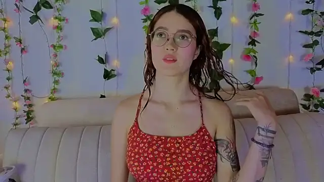 Snapshot of MiaWinx chatting on November 2025 09:04:01 PM MiaWinx online show from November 2025 09:04:01 PM