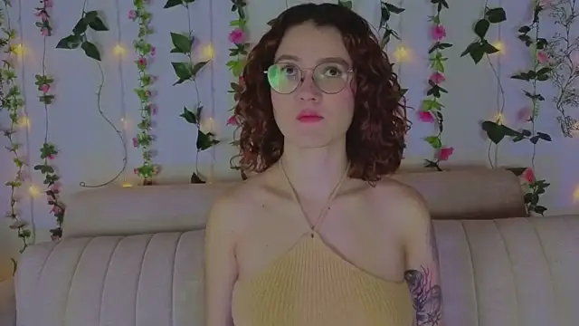 Snapshot of MiaWinx chatting on December 2025 01:17:01 AM MiaWinx online show from December 2025 01:17:01 AM