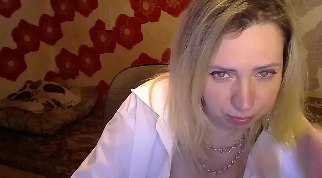 Snapshot of Queen_Daenerys chatting on December 2024 12:58:01 AM Queen Daenerys online show from December 2024 12:58:01 AM