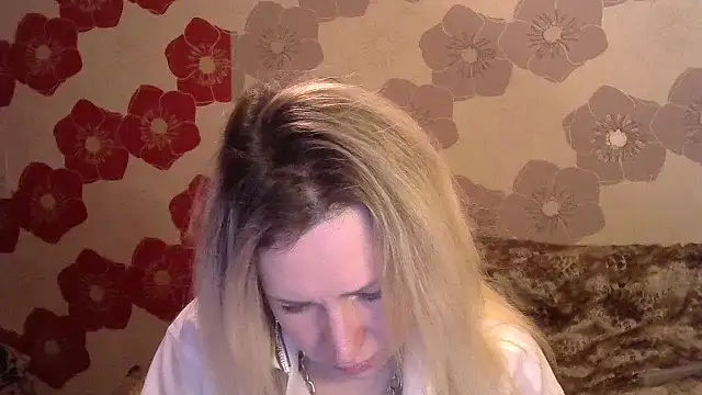 Snapshot of Queen_Daenerys chatting on December 2024 10:47:02 PM Queen Daenerys online show from December 2024 10:47:02 PM