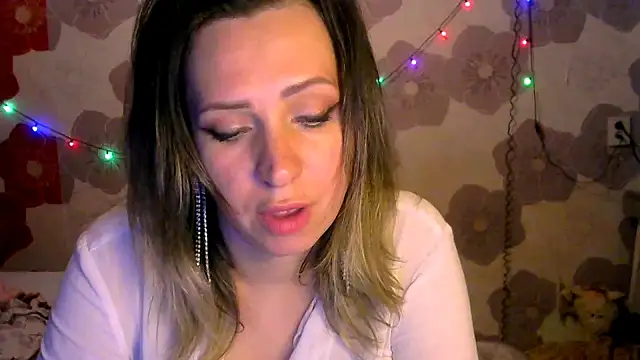 Snapshot of Queen_Daenerys chatting on October 2025 10:00:01 PM Queen Daenerys online show from October 2025 10:00:01 PM