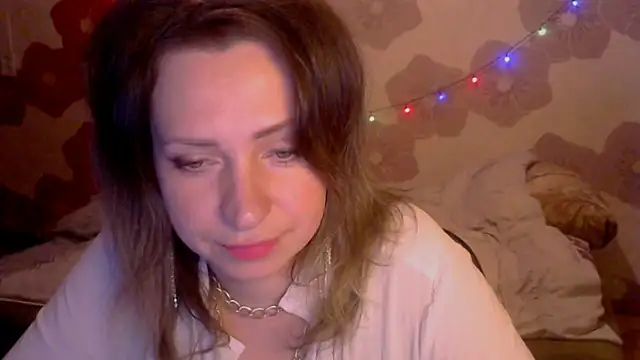 Queen Daenerys online show from November 2025 07:30:01 PM