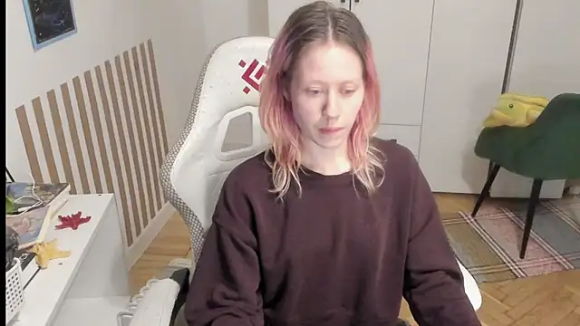 Snapshot of Silly__Milly chatting on June 2026 01:28:02 AM Silly Milly online show from June 2026 01:28:02 AM