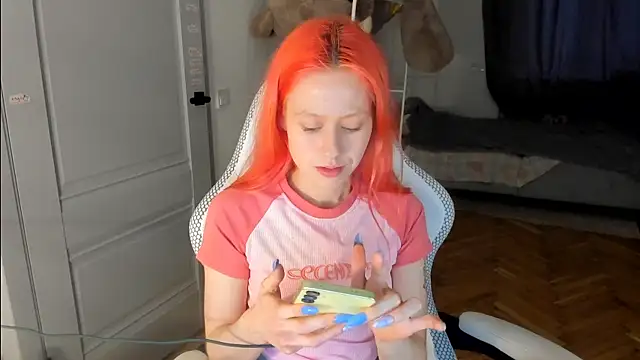 Snapshot of Silly__Milly chatting on February 2025 01:20:01 PM Silly  Milly online show from February 2025 01:20:01 PM