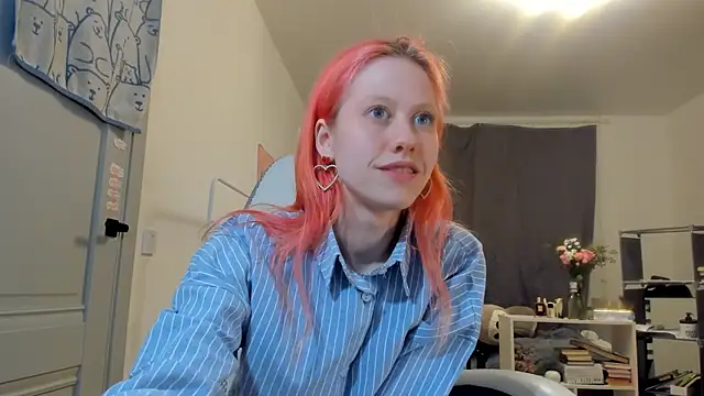 Snapshot of Silly__Milly chatting on March 2025 12:44:01 AM Silly  Milly online show from March 2025 12:44:01 AM