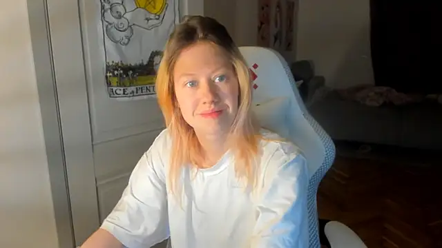 Snapshot of Silly__Milly chatting on December 2024 02:55:01 PM Silly  Milly online show from December 2024 02:55:01 PM